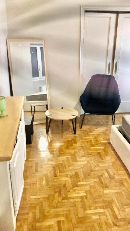 Economy Shared Apartment B In Central Atenas Exterior foto