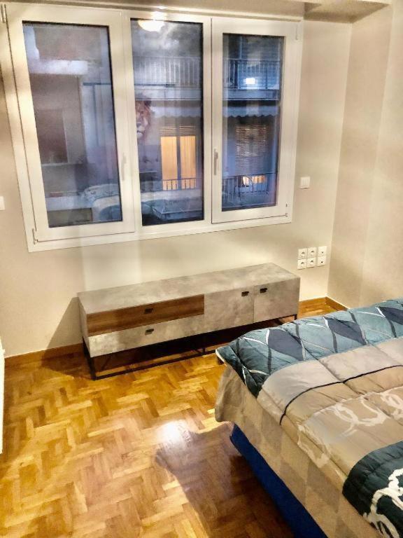 Economy Shared Apartment B In Central Atenas Exterior foto